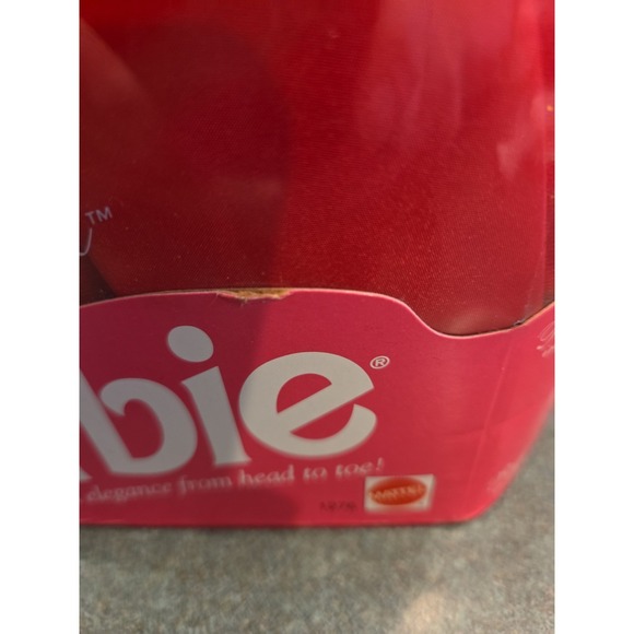 Radiant in Red Barbie Doll Toys R Us Special Edition 1992 Mattel No. 1276 - Picture 7 of 7